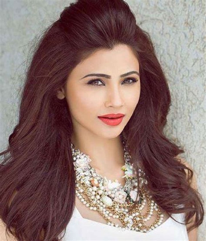 Daisy Shah Bra Size, Age, Weight, Height, Measurements