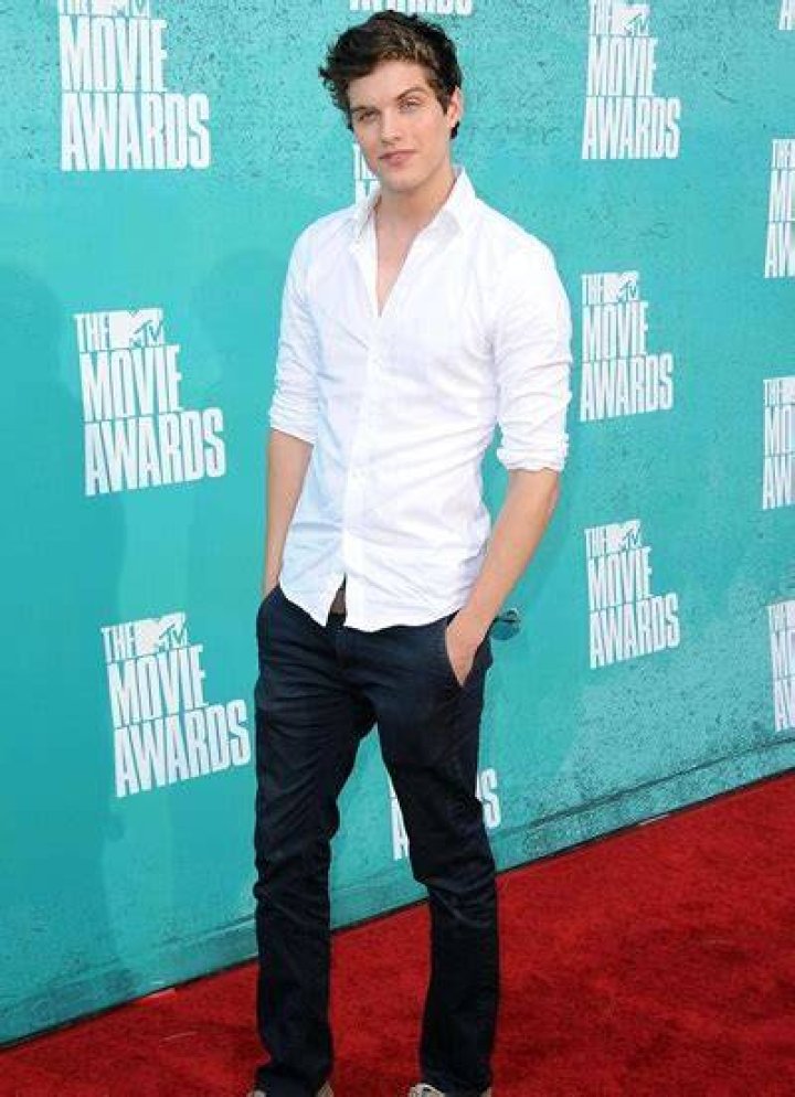Daniel Sharman Age, Weight, Height, Measurements