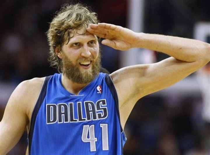 Dirk Nowitzki statue: How does it look like? (PHOTO) 1 Dirk Nowitzki's NBA Statue