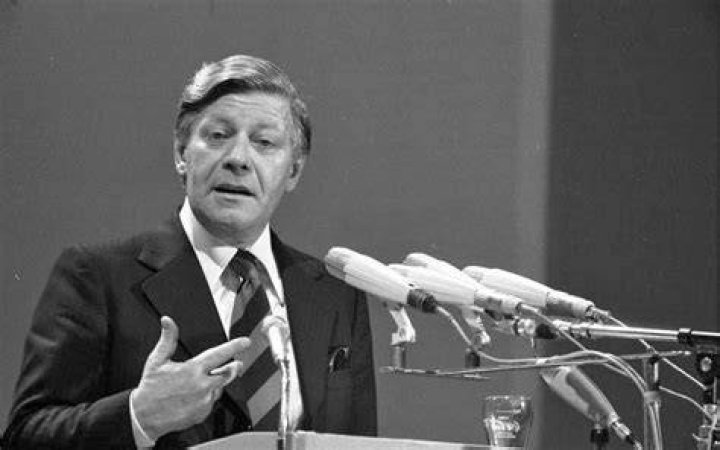 Helmut Schmidt Biography