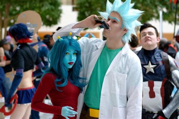 Rick Sanchez kissing Unity in Rick and Morty