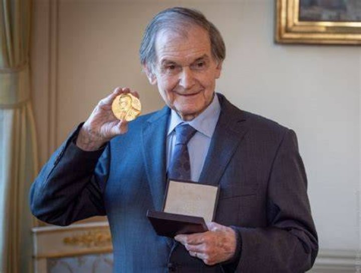Roger Penrose Roger Penrose