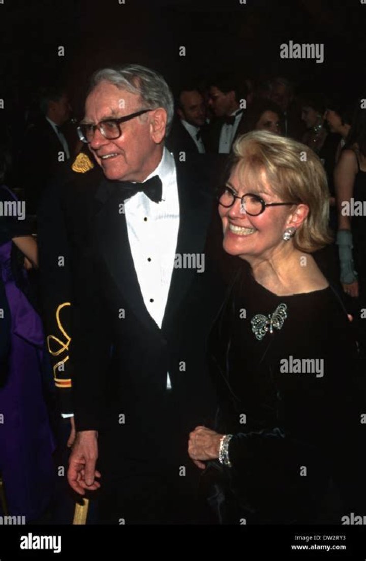 Susan Buffett children: Susan Alice Buffett, Howard Graham Buffett, Peter Buffett 1 Susan Buffett